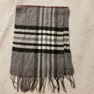 NWT V. Fraas Cashmink gray plaid scarf with fringe